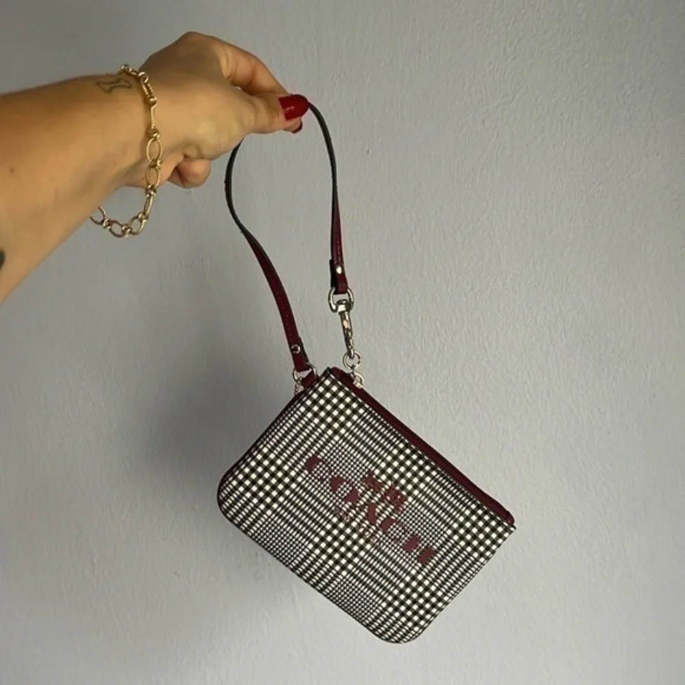 NWOT COACH F52142 Burgundy Plaid Wristlet with Hangtag